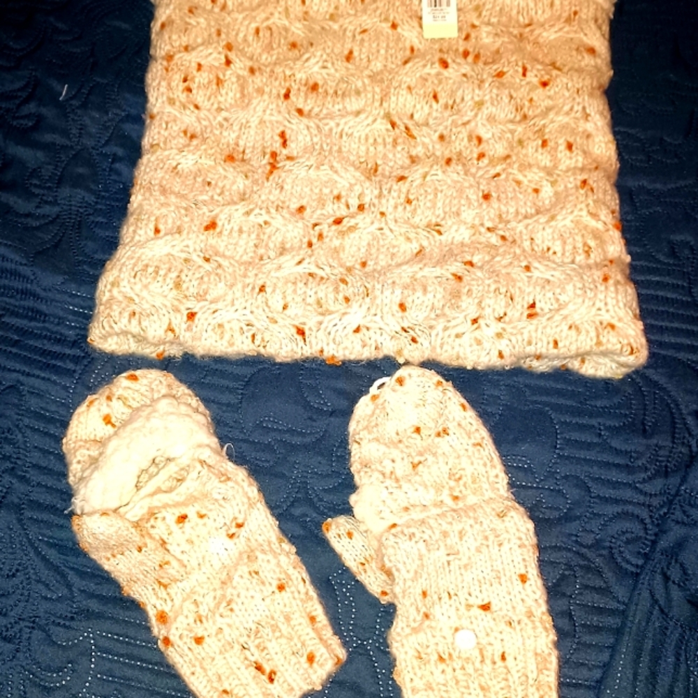 Mittens and neck muff